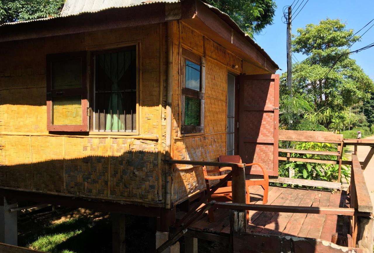 Golden Hut -Chill Bungalows In Town黄金泰式传统独栋小屋 Pai Exteriör bild