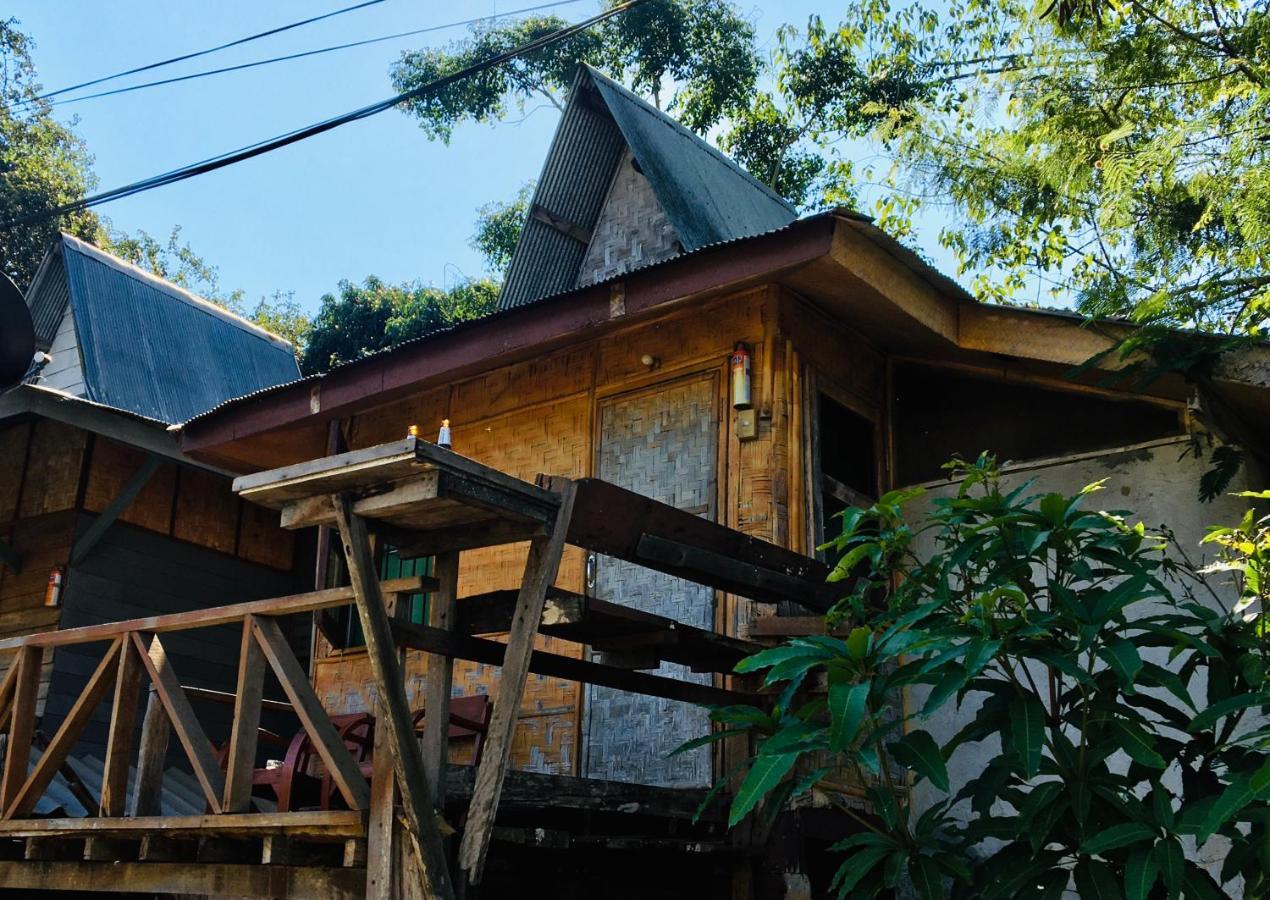 Golden Hut -Chill Bungalows In Town黄金泰式传统独栋小屋 Pai Exteriör bild