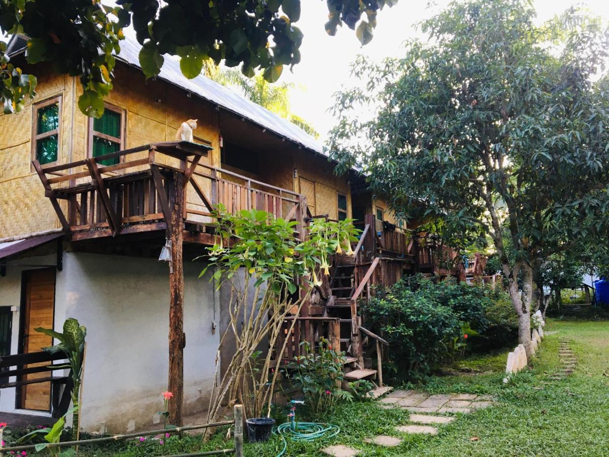 Golden Hut -Chill Bungalows In Town黄金泰式传统独栋小屋 Pai Exteriör bild